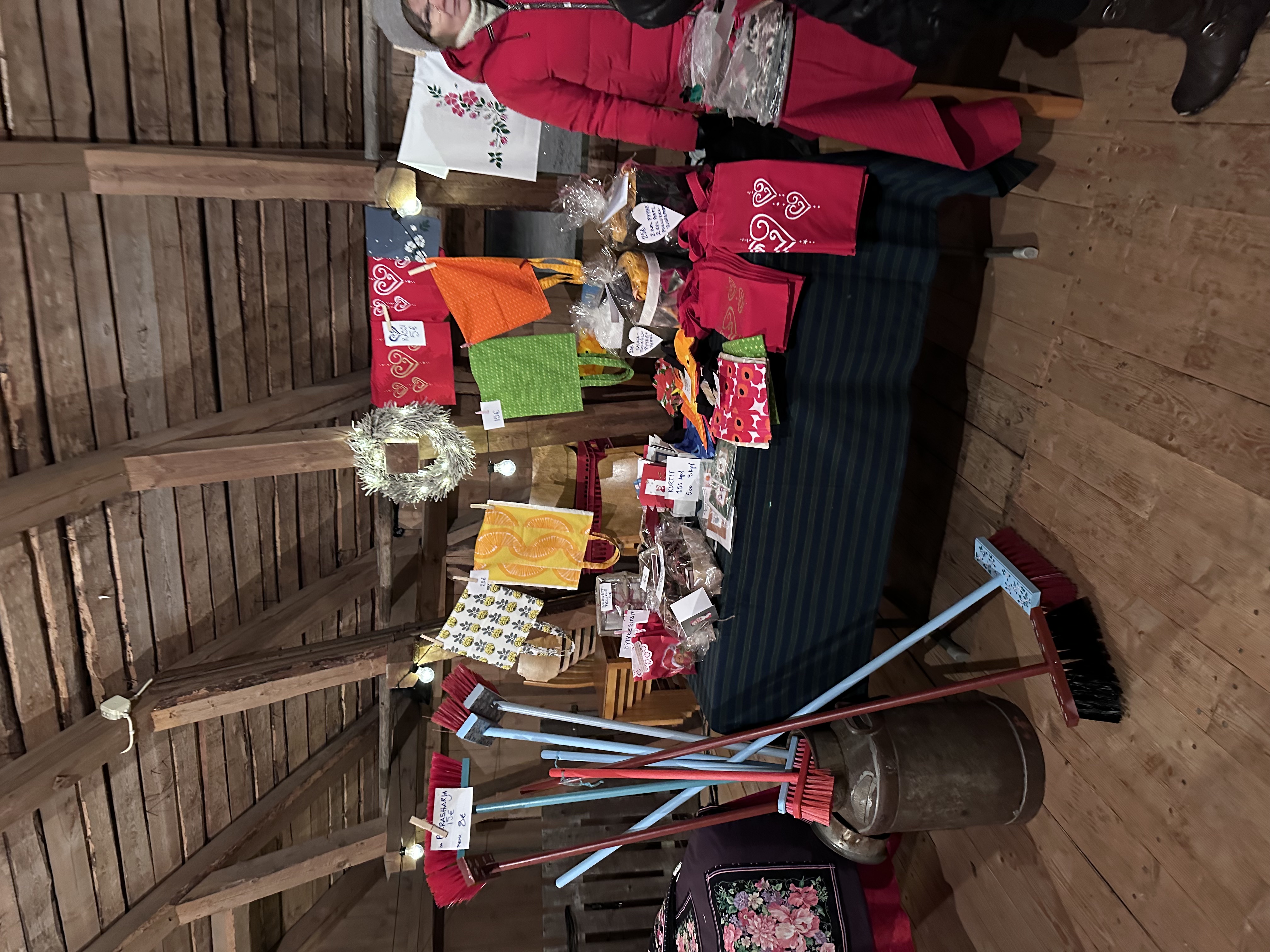 JOULUMARKKINAT Talonpojan Navetalla